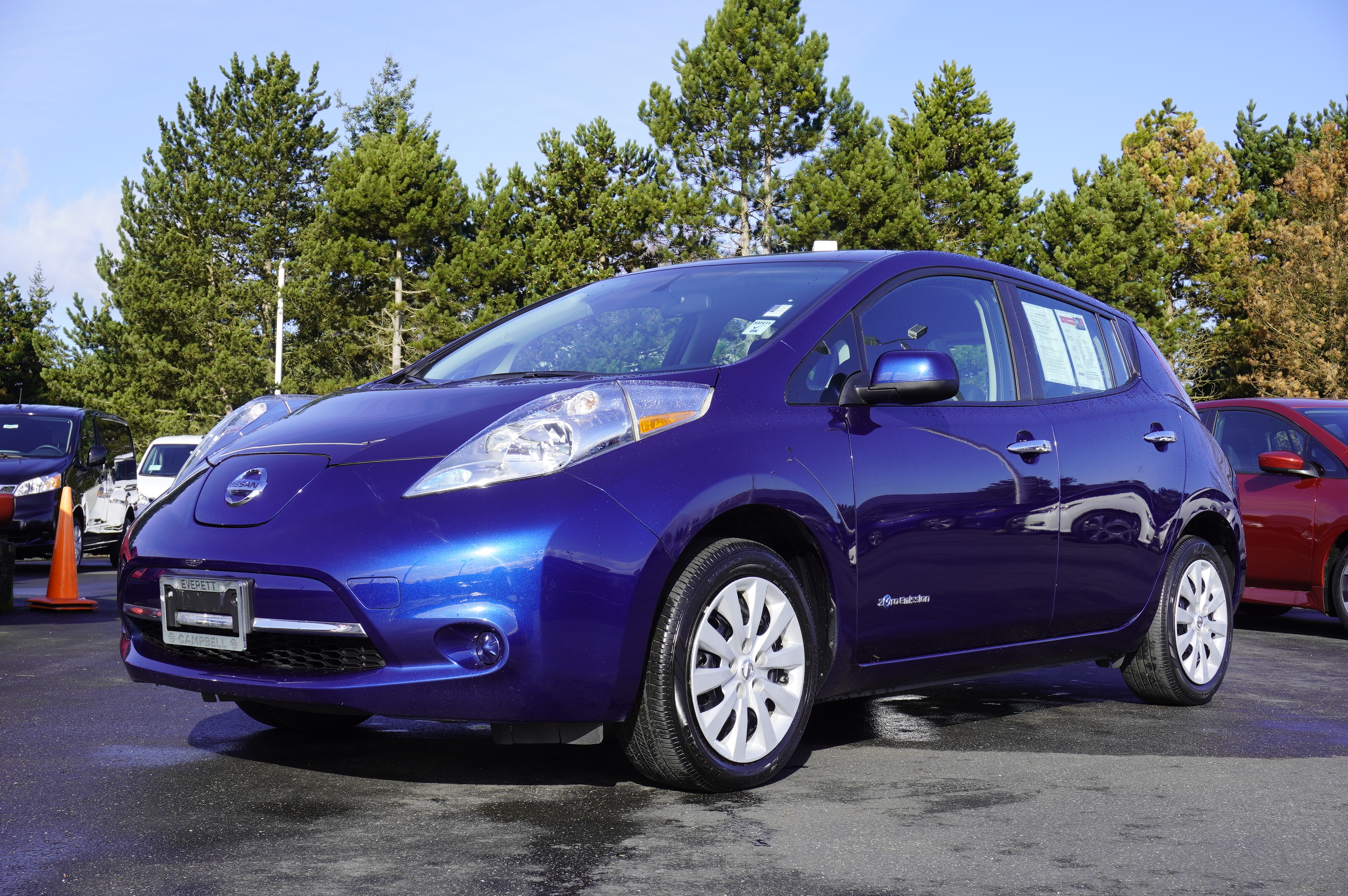 Certified Pre Owned 2017 Nissan Leaf S 4d Hatchback In Everett